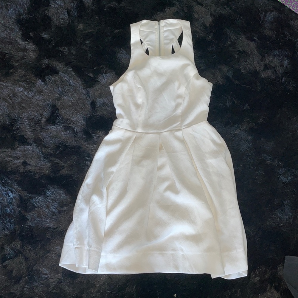 Lulu’s white open back small dress